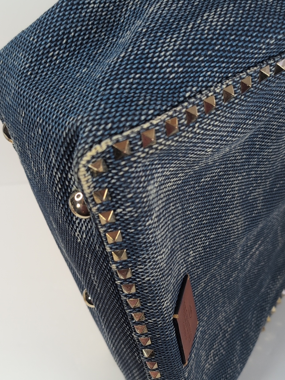 Valentino Garavani Denim Rockstud Tote Bag - Picture 13 of 16